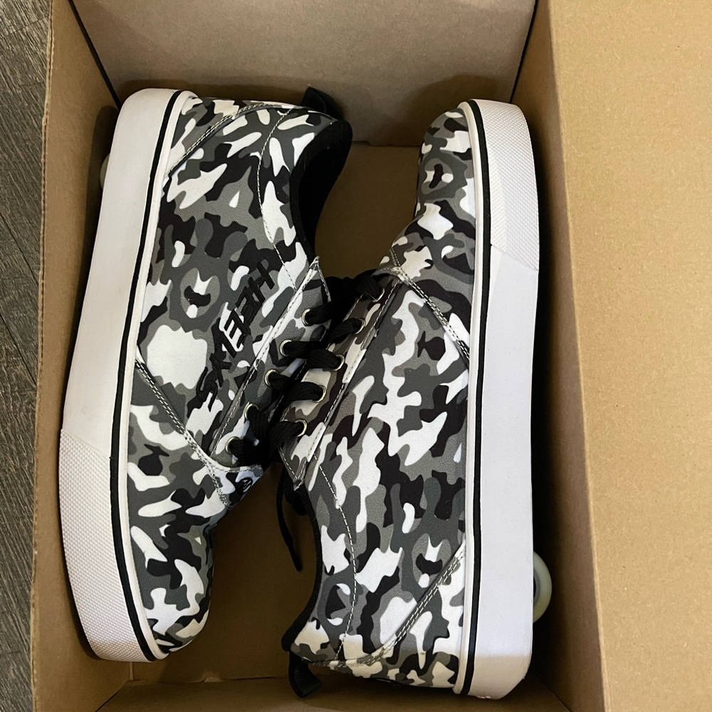 COPY - CAMO HEELYS - Size 10M